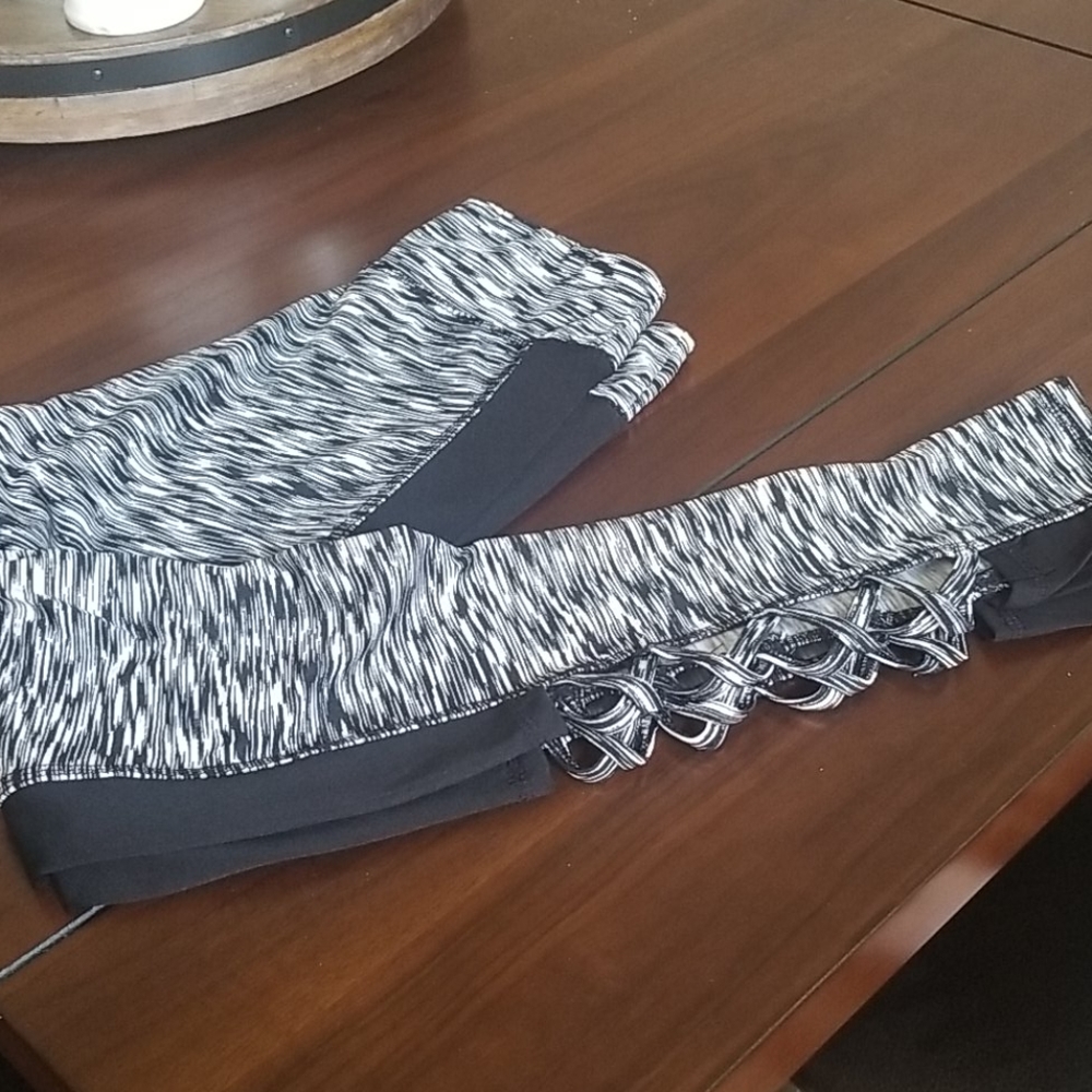 Workout legging pants, with cutouts